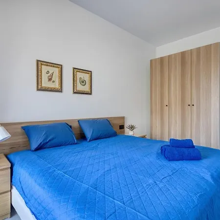 2br Peaceful Balcony View شقة