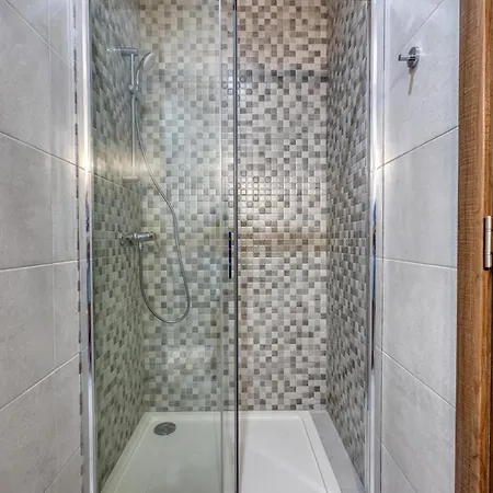 2br Peaceful Balcony View شقة *