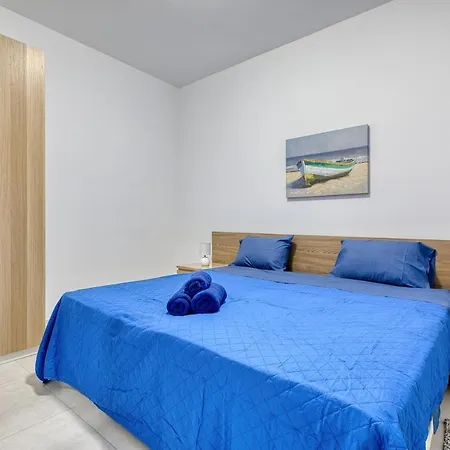 2br Peaceful Balcony View شقة